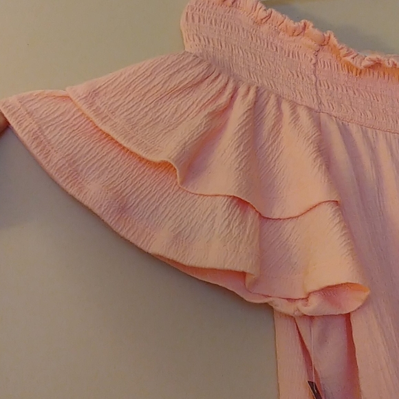 💲3 for 15💲Sexy and flirty light pink top - Picture 3 of 5